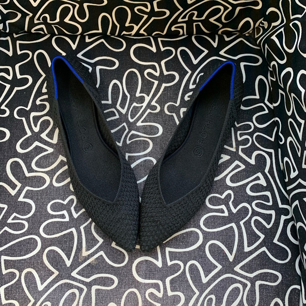Rothys The Point black solid shoe
